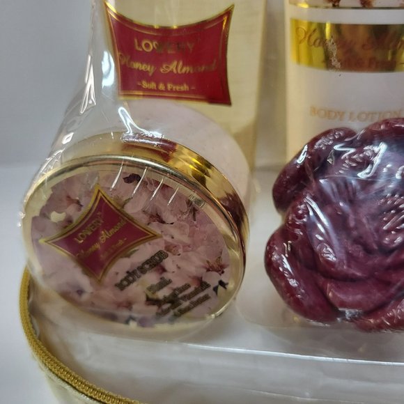 The Lovery Honey Almond Gift Set 14 Piece Spa Kit With Carrying Case & Mirror - Picture 8 of 10